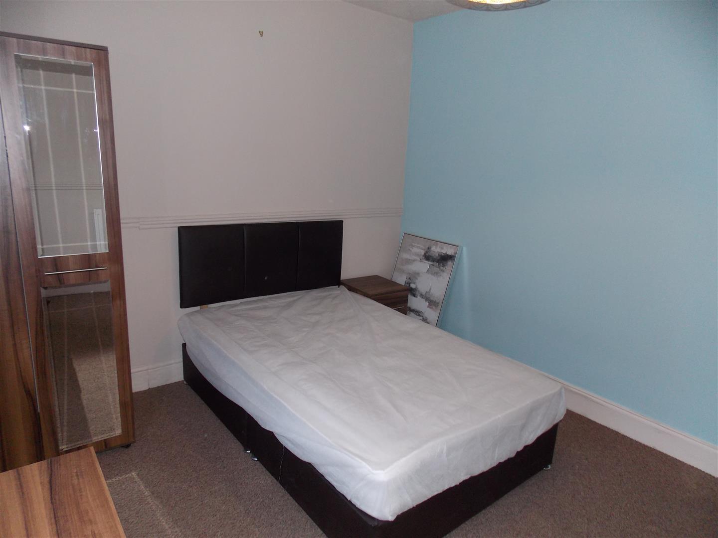 1 bed  to rent 3
