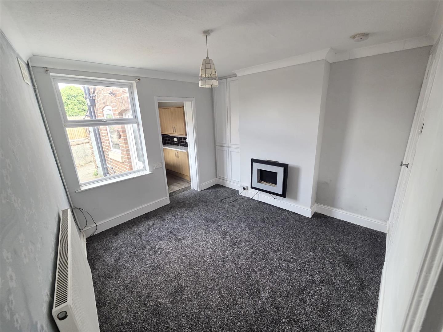 2 bed  to rent 4