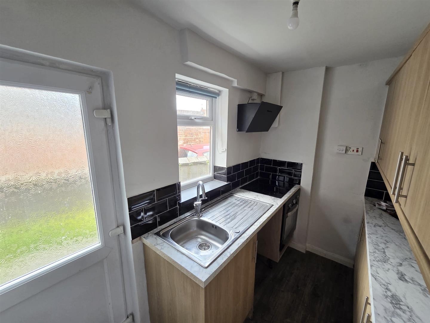 2 bed  to rent 7