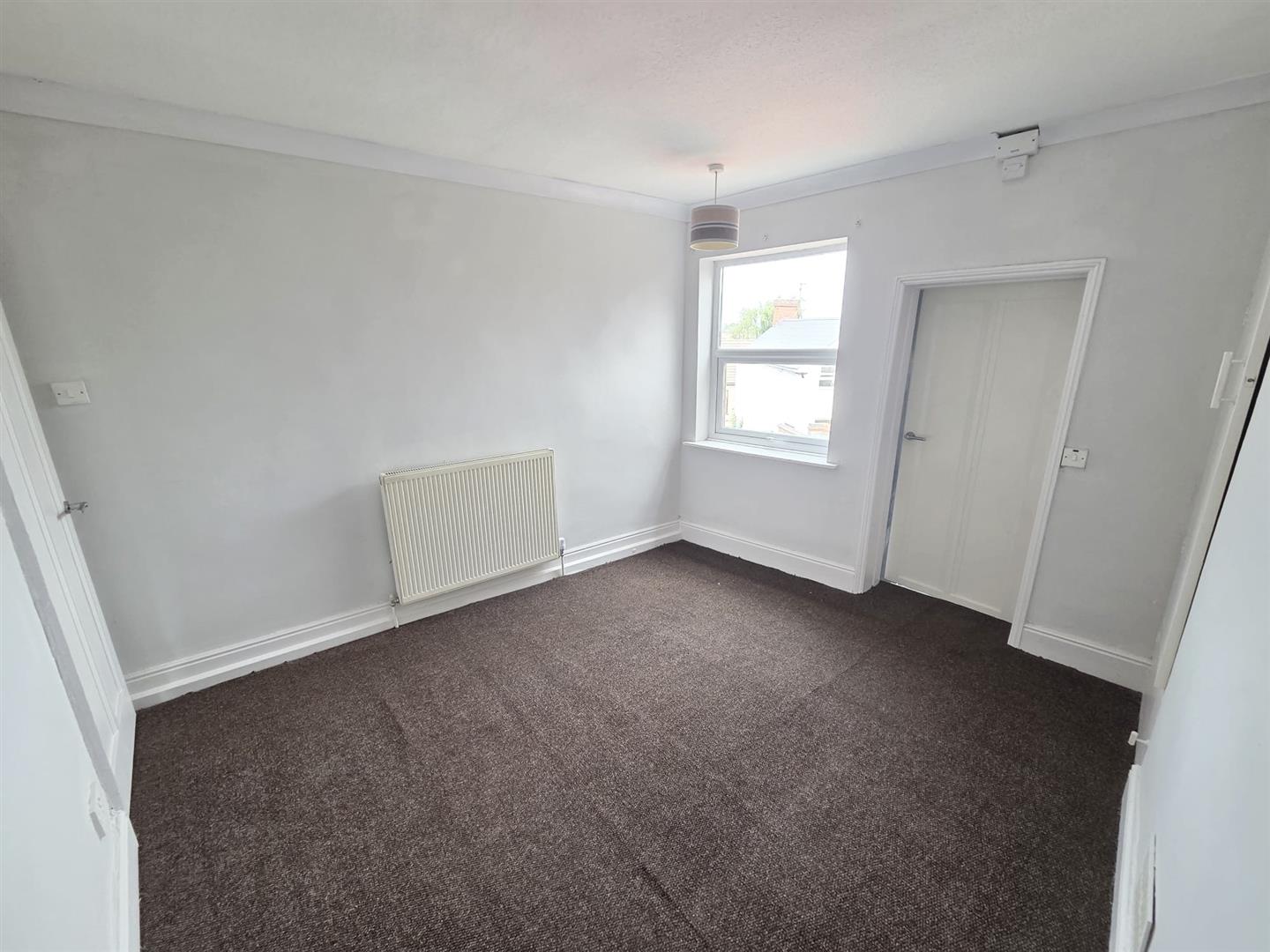 2 bed  to rent 8