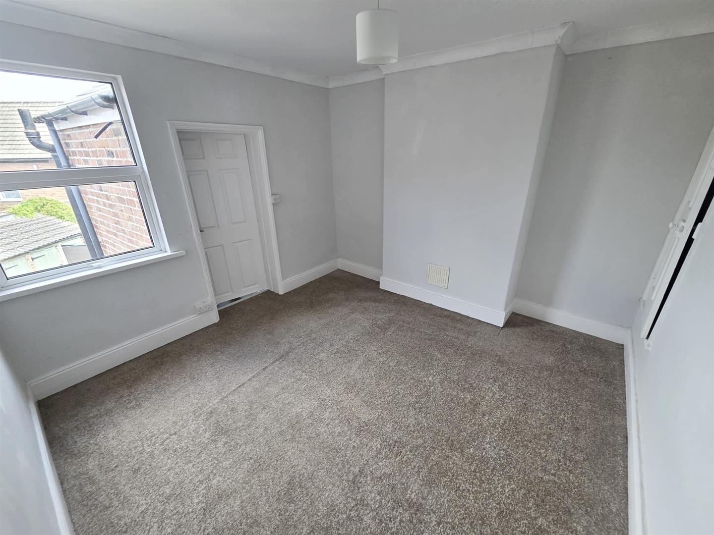 2 bed  to rent 11