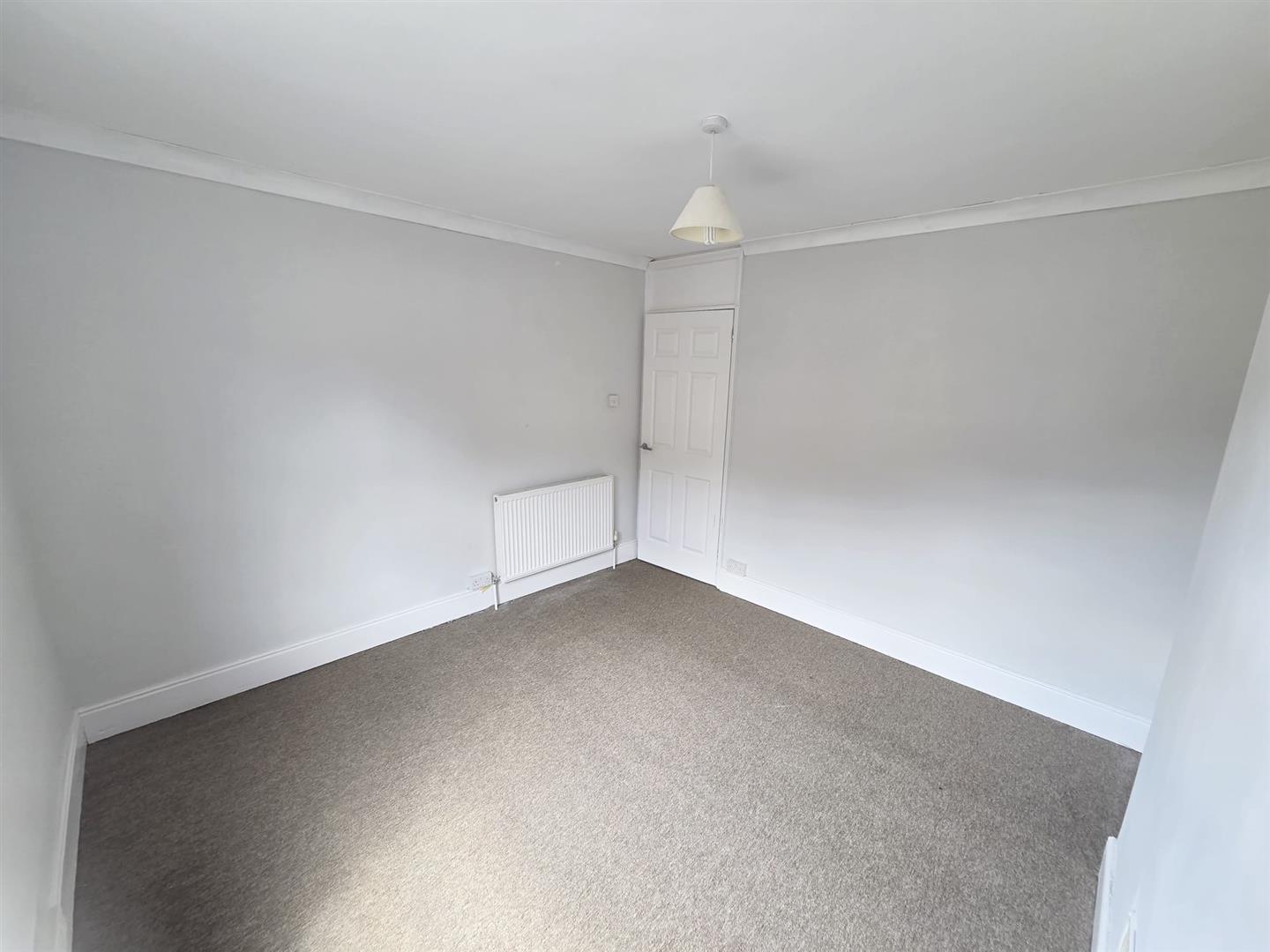 2 bed  to rent 12