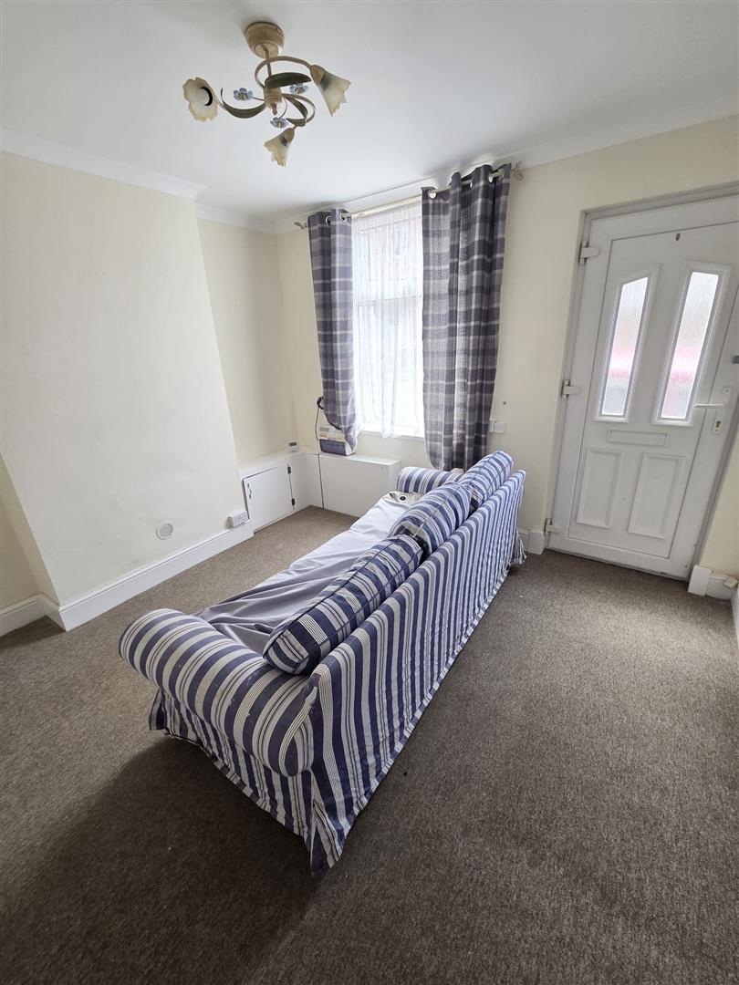 2 bed  to rent 3