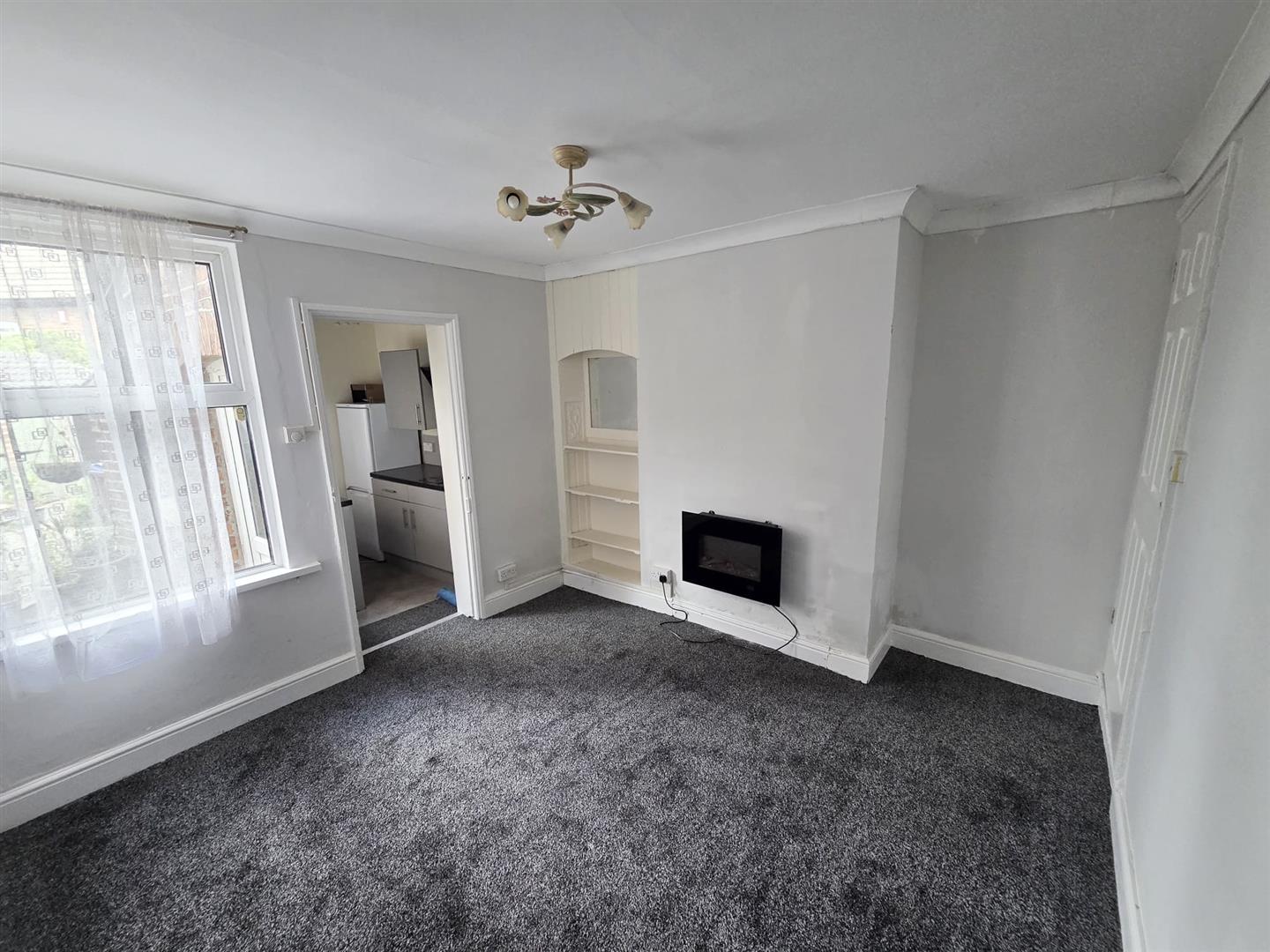 2 bed  to rent 4