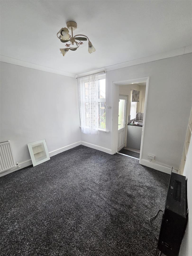 2 bed  to rent 5