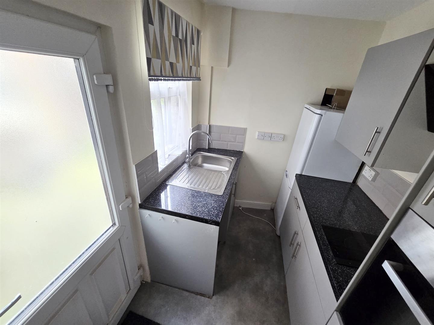 2 bed  to rent  - Property Image 9