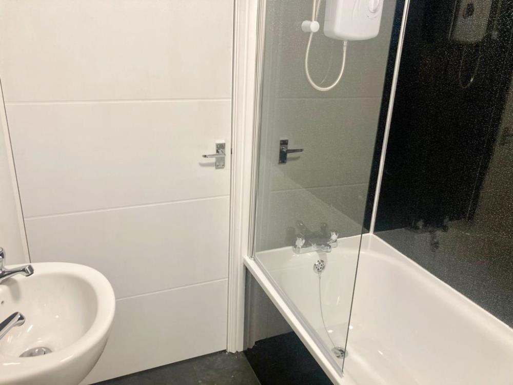 2 bed to rent 8