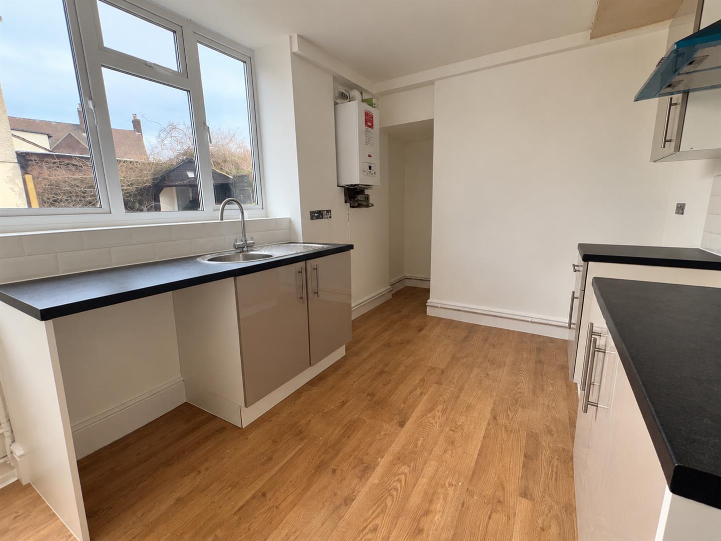 2 bed  to rent  - Property Image 3