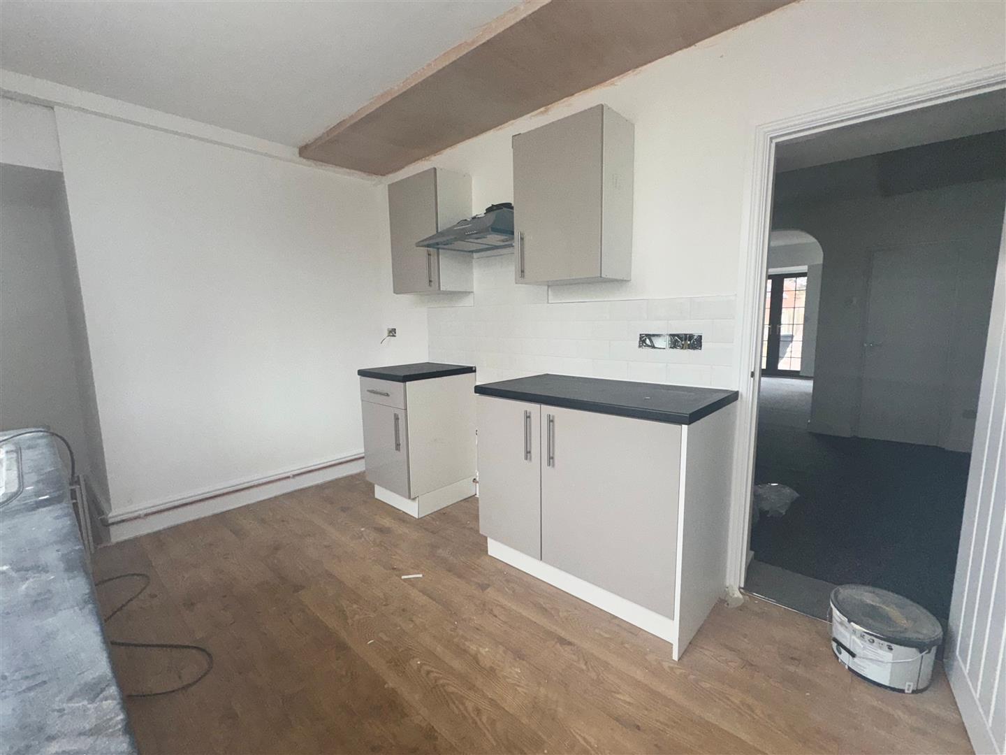 2 bed  to rent  - Property Image 7
