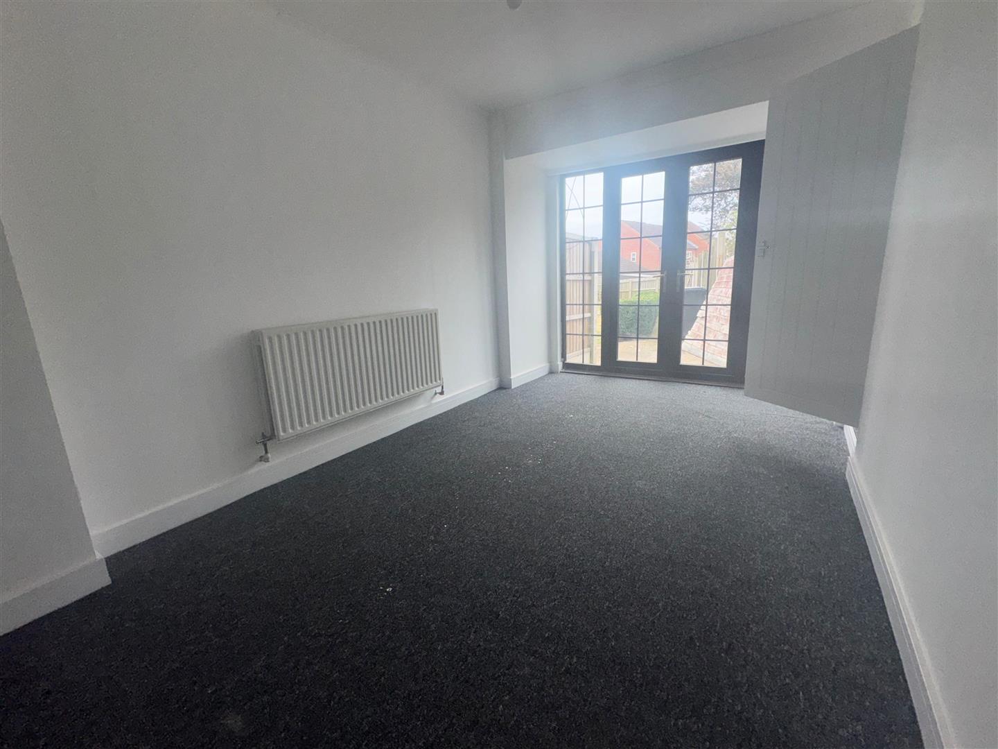 2 bed  to rent  - Property Image 8