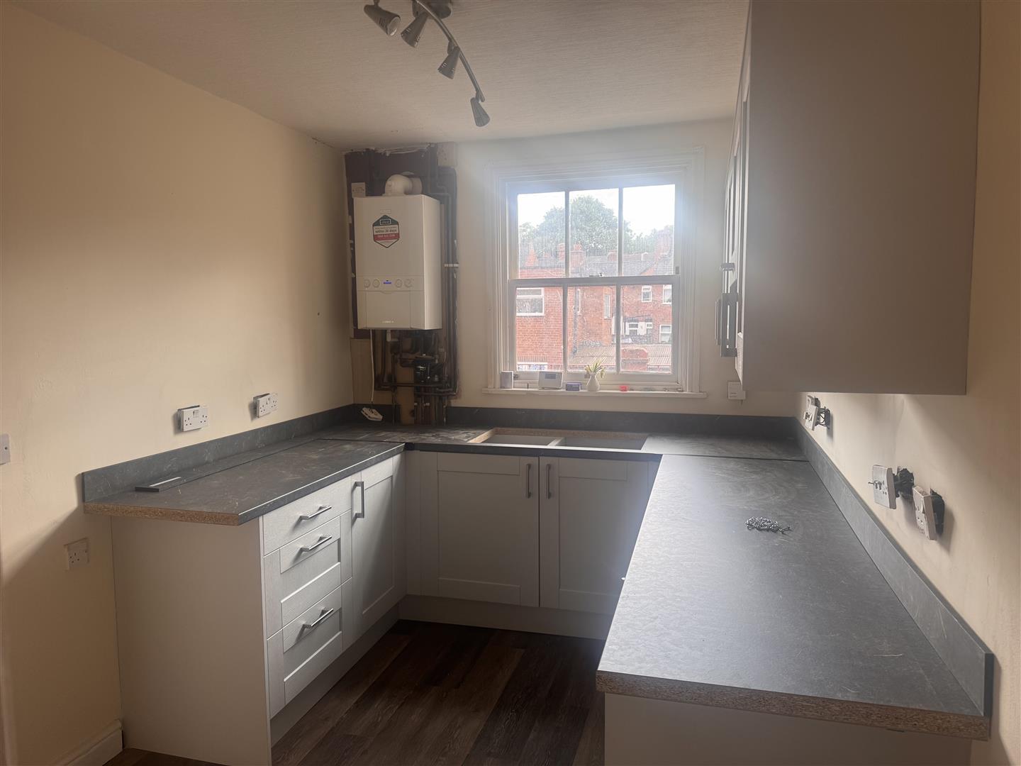 2 bed apartment to rent 3