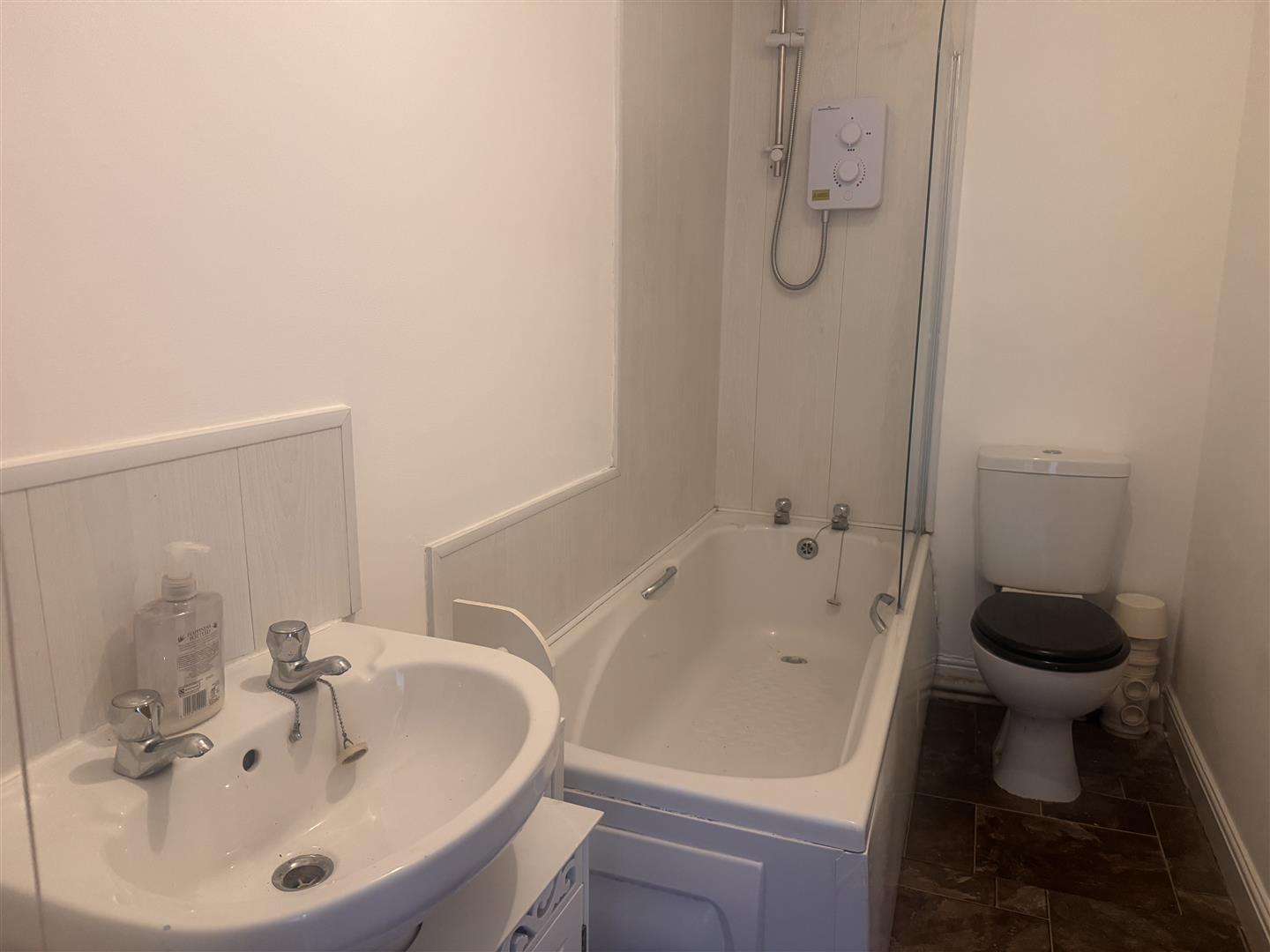 2 bed apartment to rent  - Property Image 6