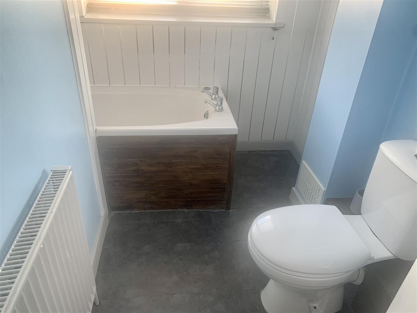 4 bed  to rent  - Property Image 12