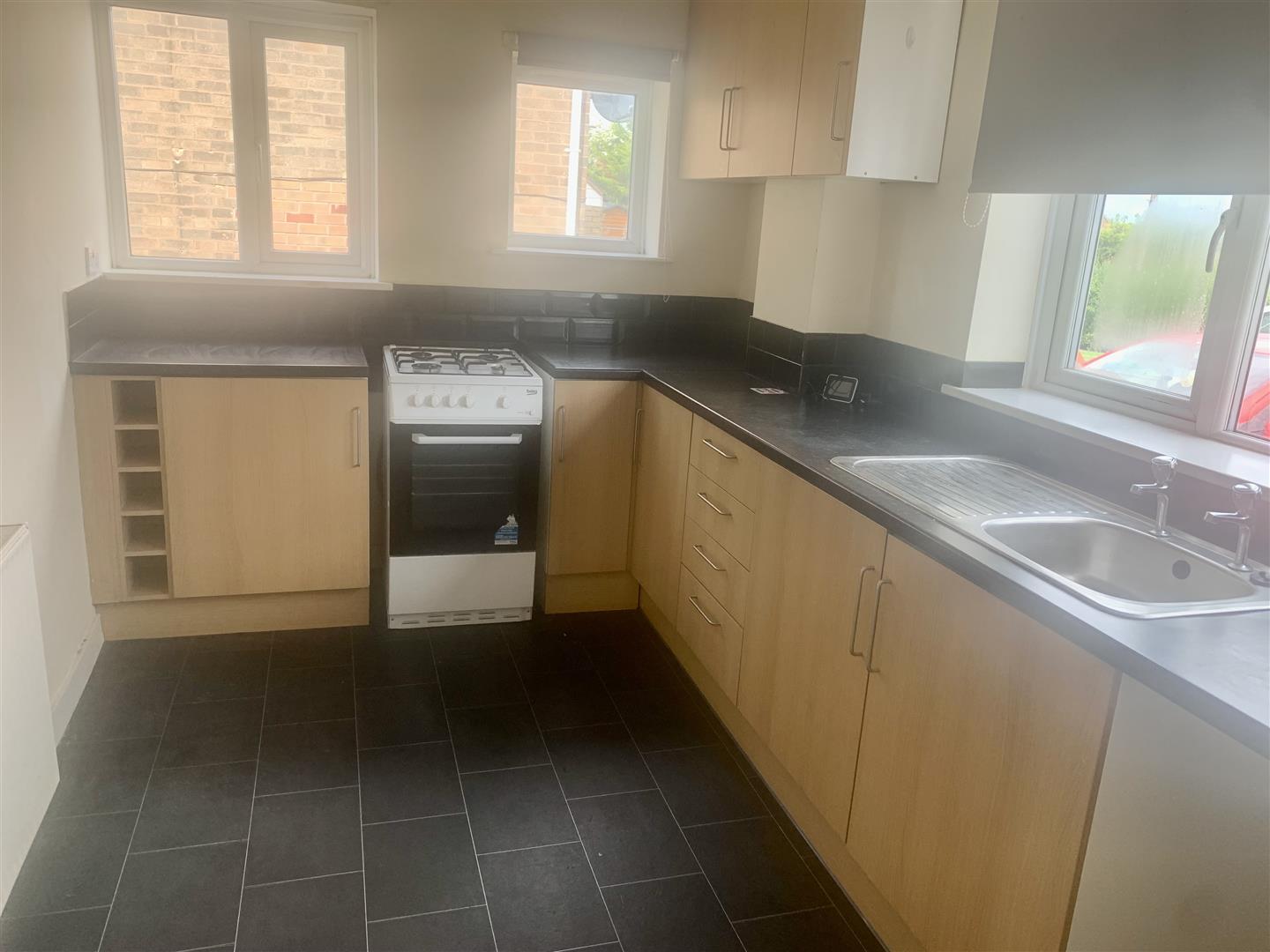 4 bed  to rent  - Property Image 3