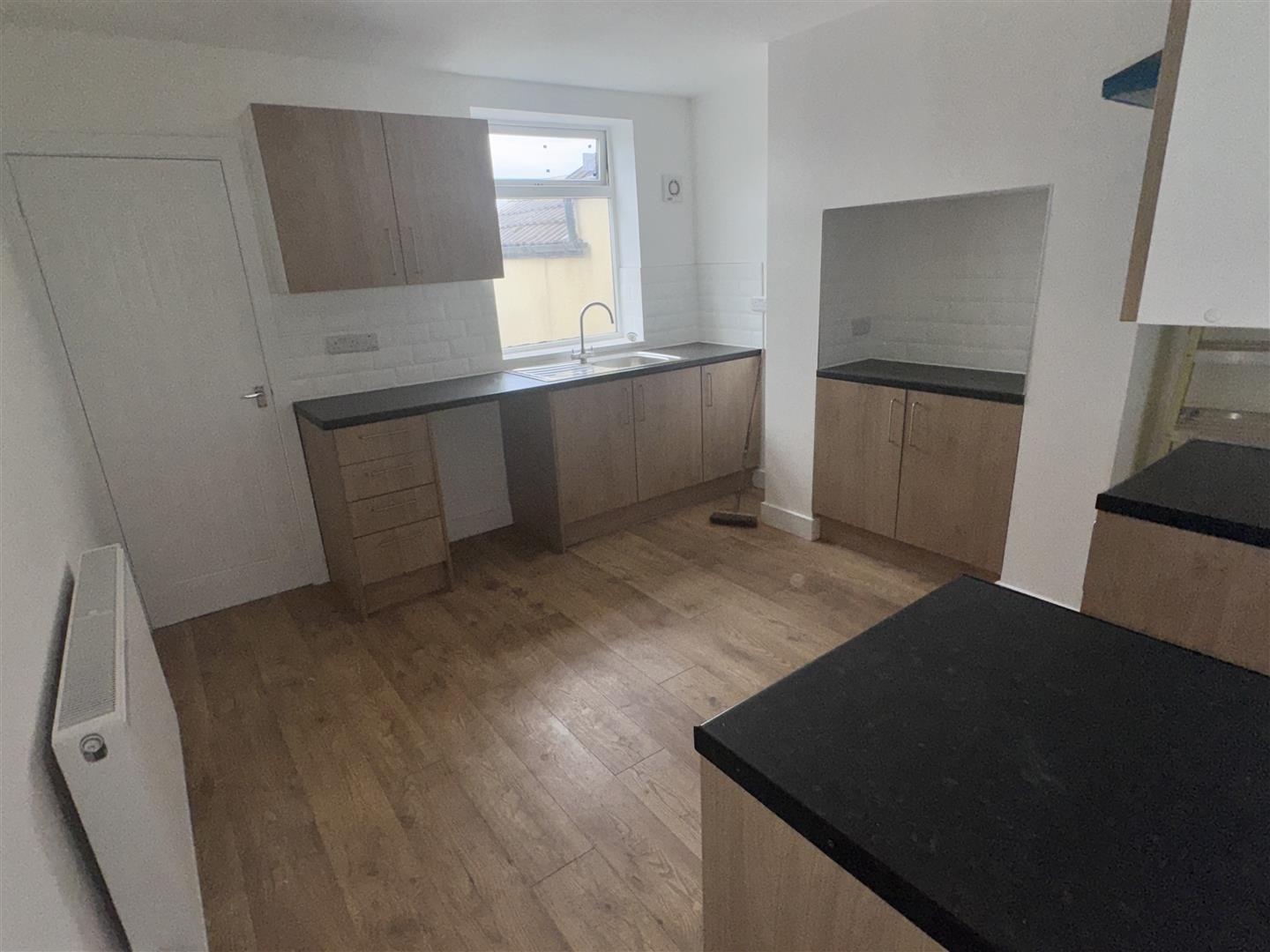 3 bed to rent 6
