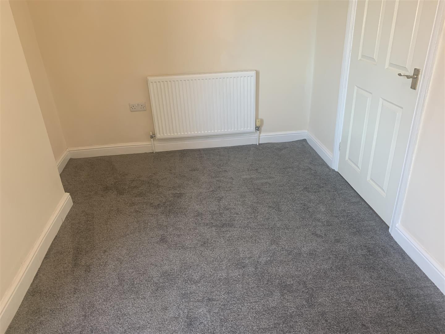 2 bed  to rent 7