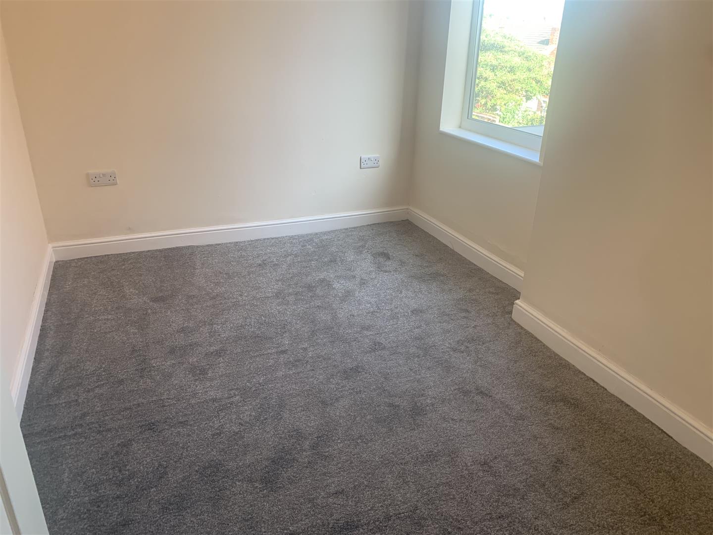 2 bed  to rent 8