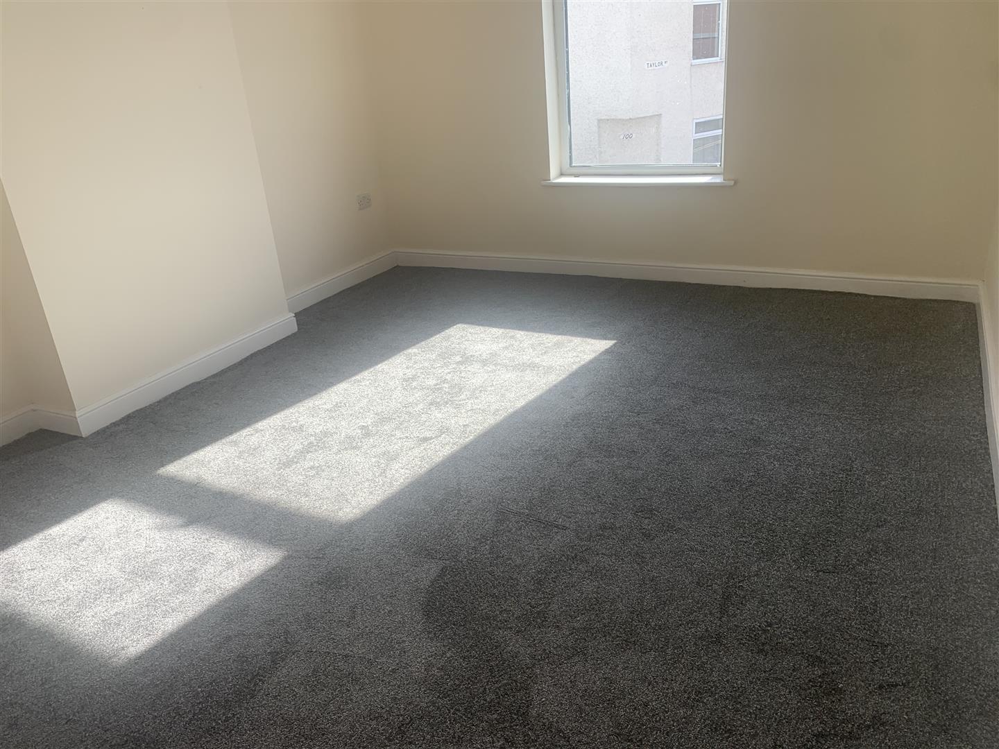 2 bed  to rent 10