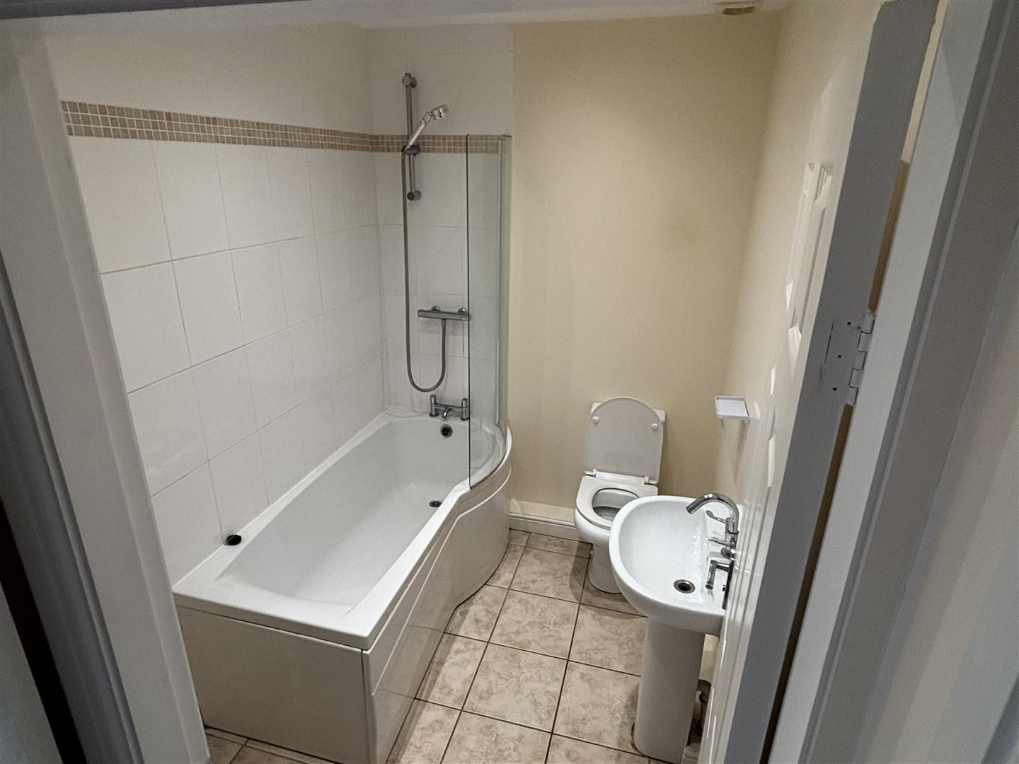 2 bed flat to rent in Ilkeston 5