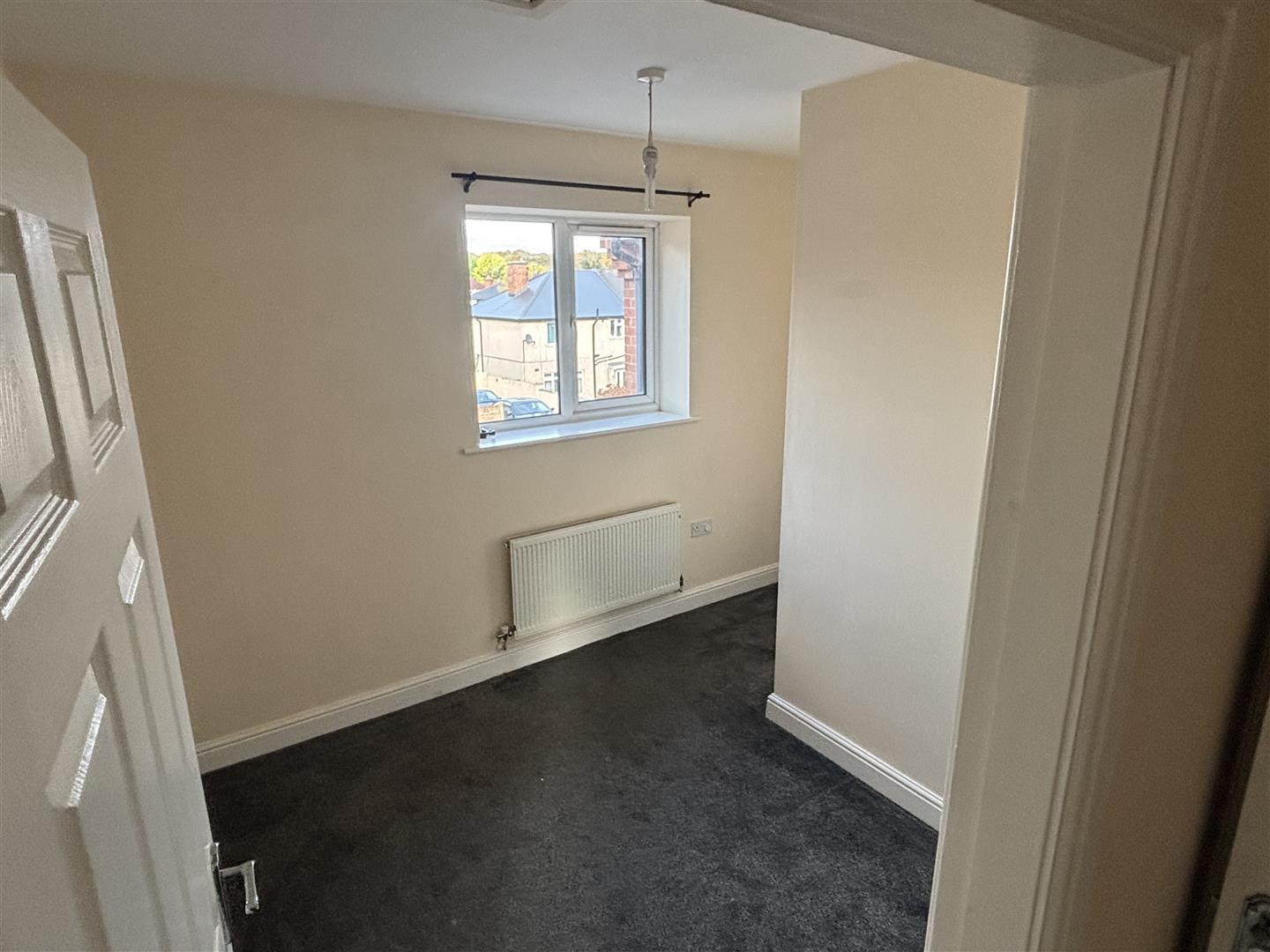 2 bed flat to rent in Ilkeston 7