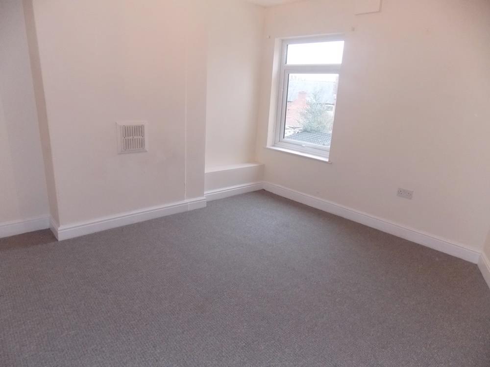 3 bed  to rent 5