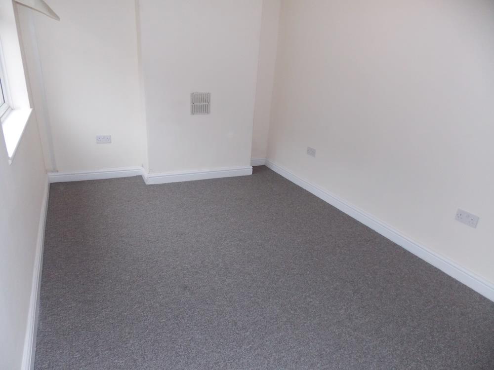 3 bed  to rent 6