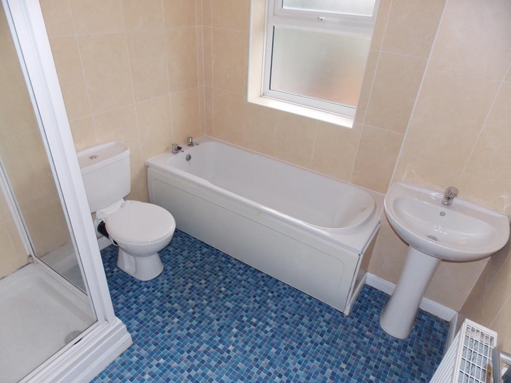 3 bed  to rent 7