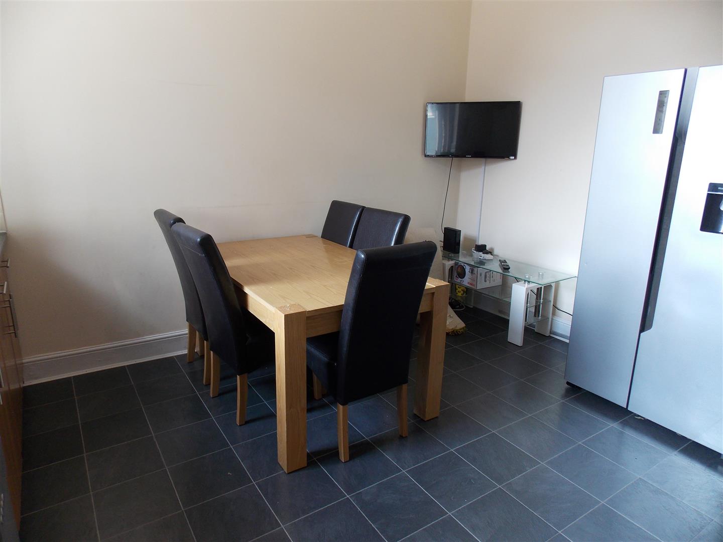 1 bed  to rent 4