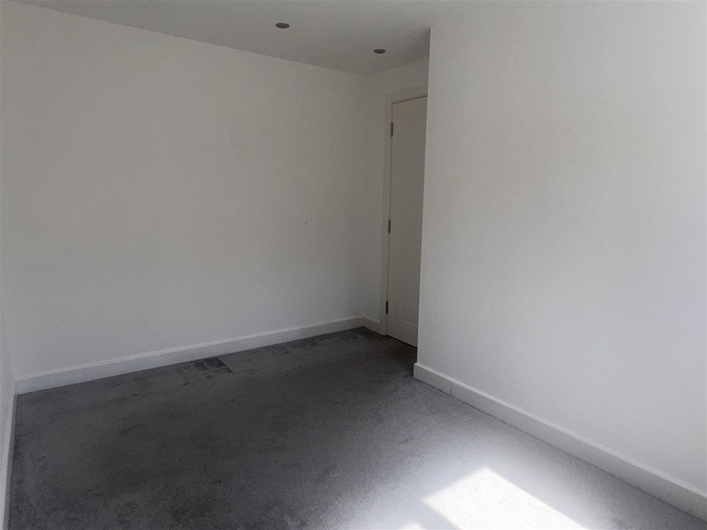 3 bed  to rent  - Property Image 8