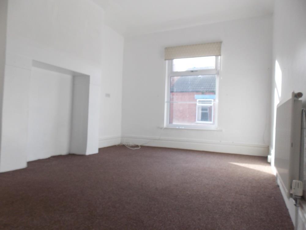 4 bed  to rent in Ilkeston 6
