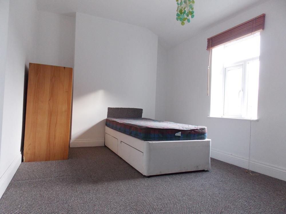 4 bed  to rent in Ilkeston 8