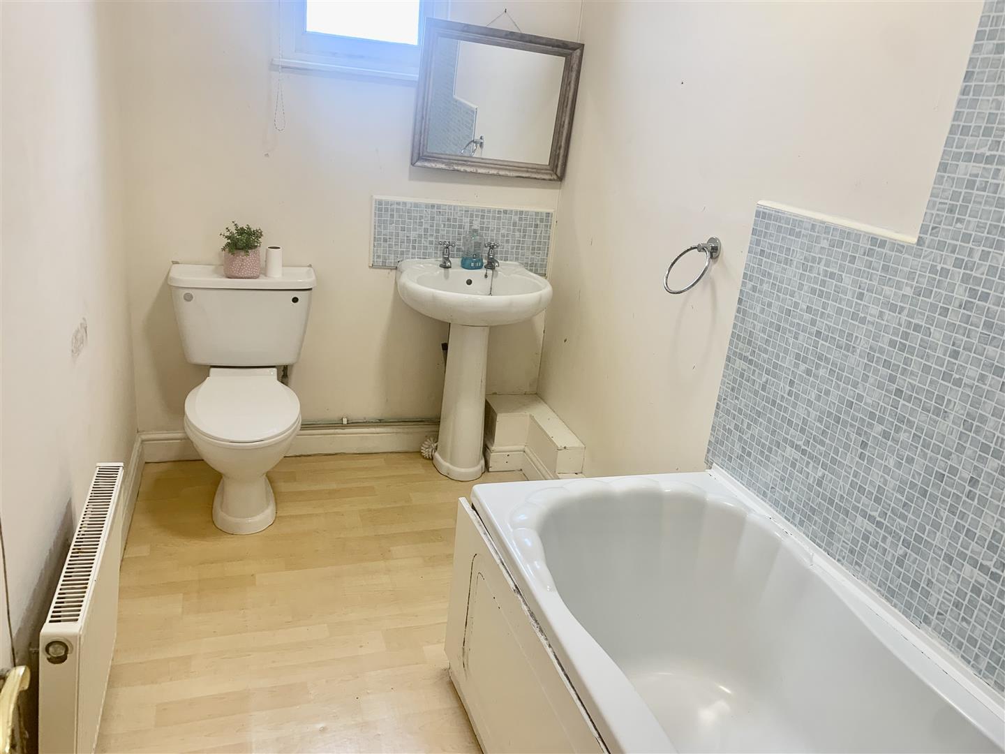 2 bed flat to rent in Ilkeston 4