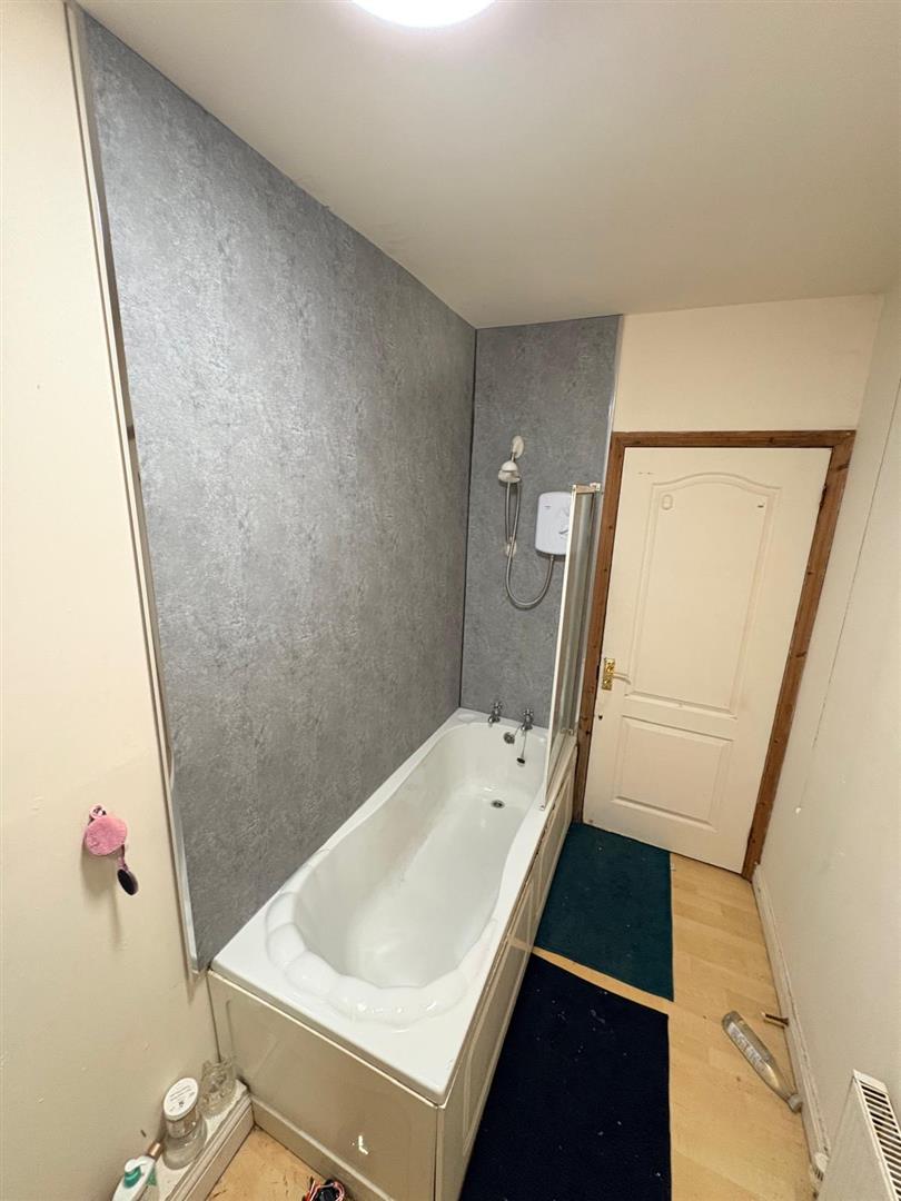 2 bed flat to rent in Ilkeston 8