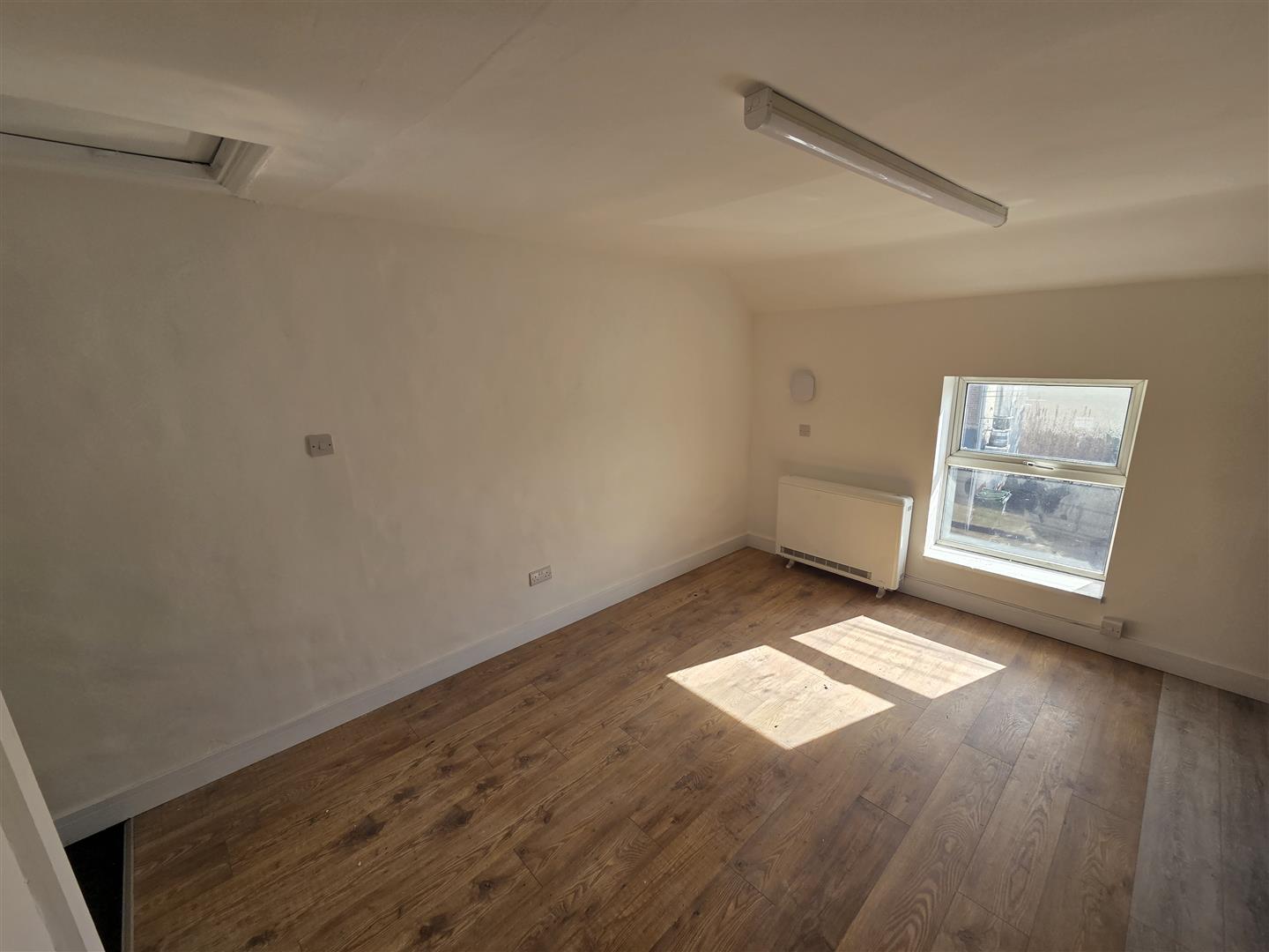 1 bed  to rent  - Property Image 8