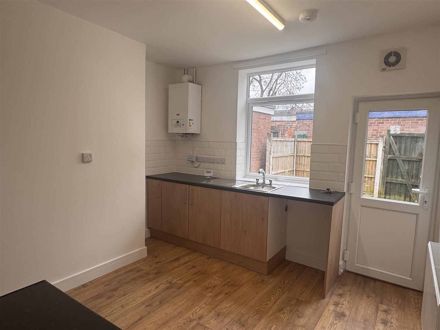2 bed  to rent  - Property Image 3