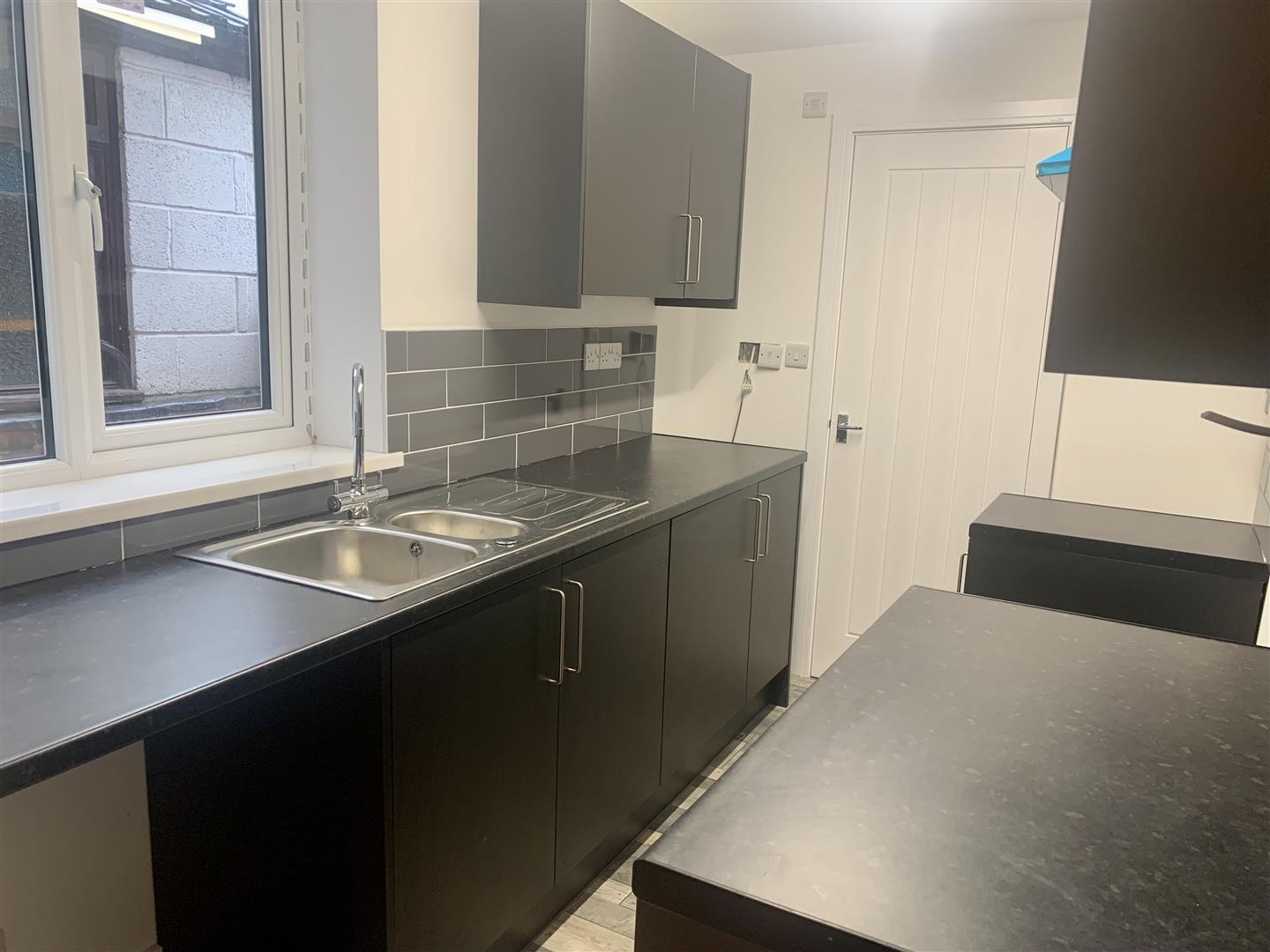 3 bed  to rent 5