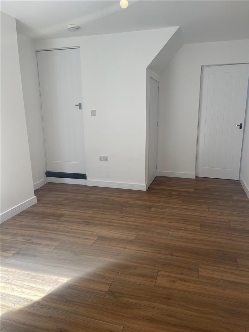 3 bed  to rent in Ilkeston 5