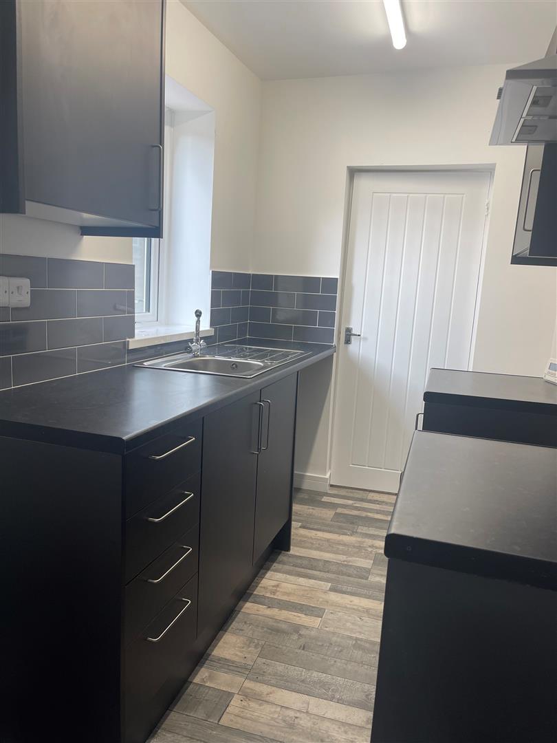 3 bed  to rent in Ilkeston 7