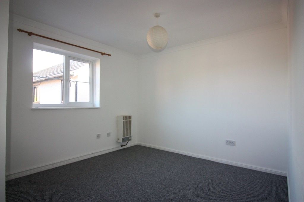 2 bed flat to rent in Gittisham Close, Barton Grange 6