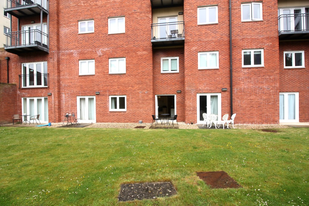 1 bed flat to rent in Augustus House, New North Road 2
