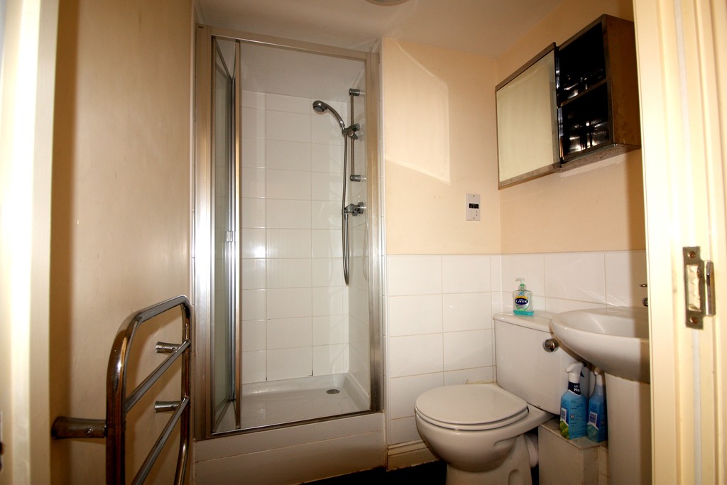 1 bed flat to rent in Augustus House, New North Road  - Property Image 6