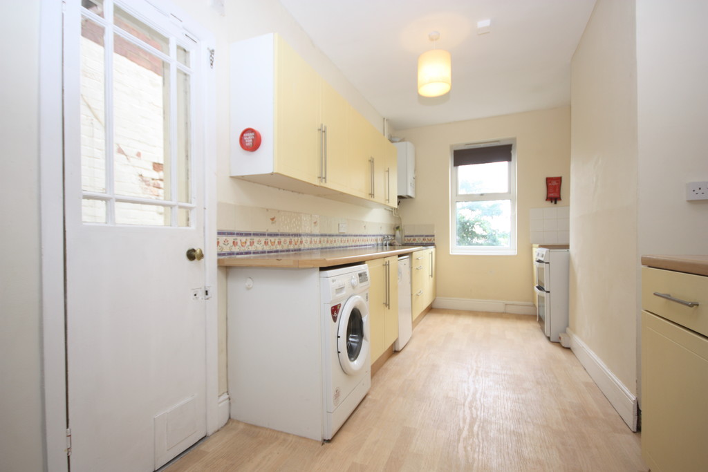 3 bed house to rent in Regents Park, (Main House), Heavitree  - Property Image 2