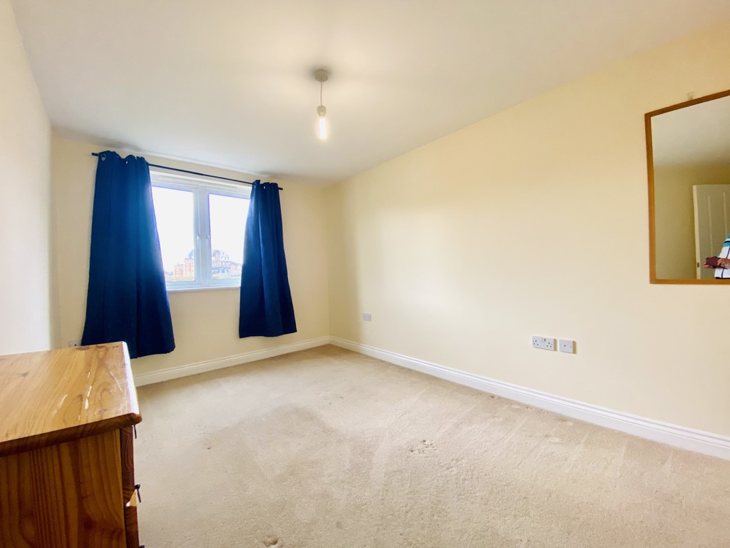 2 bed flat to rent in Constantine House, New North Road 5