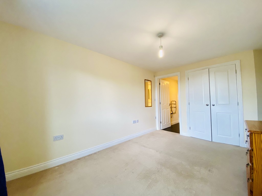 2 bed flat to rent in Constantine House, New North Road 6