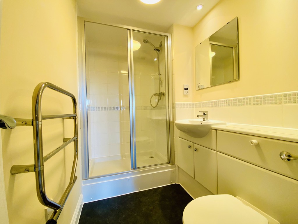 2 bed flat to rent in Constantine House, New North Road  - Property Image 7