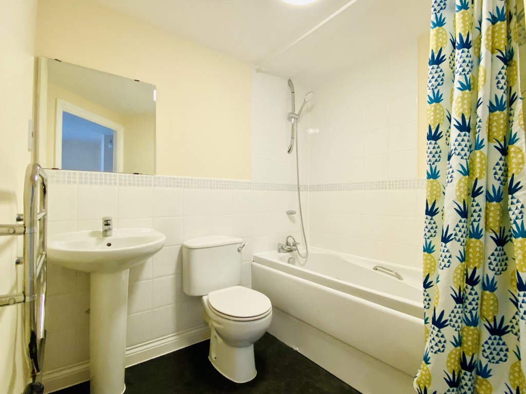 2 bed flat to rent in Constantine House, New North Road  - Property Image 9