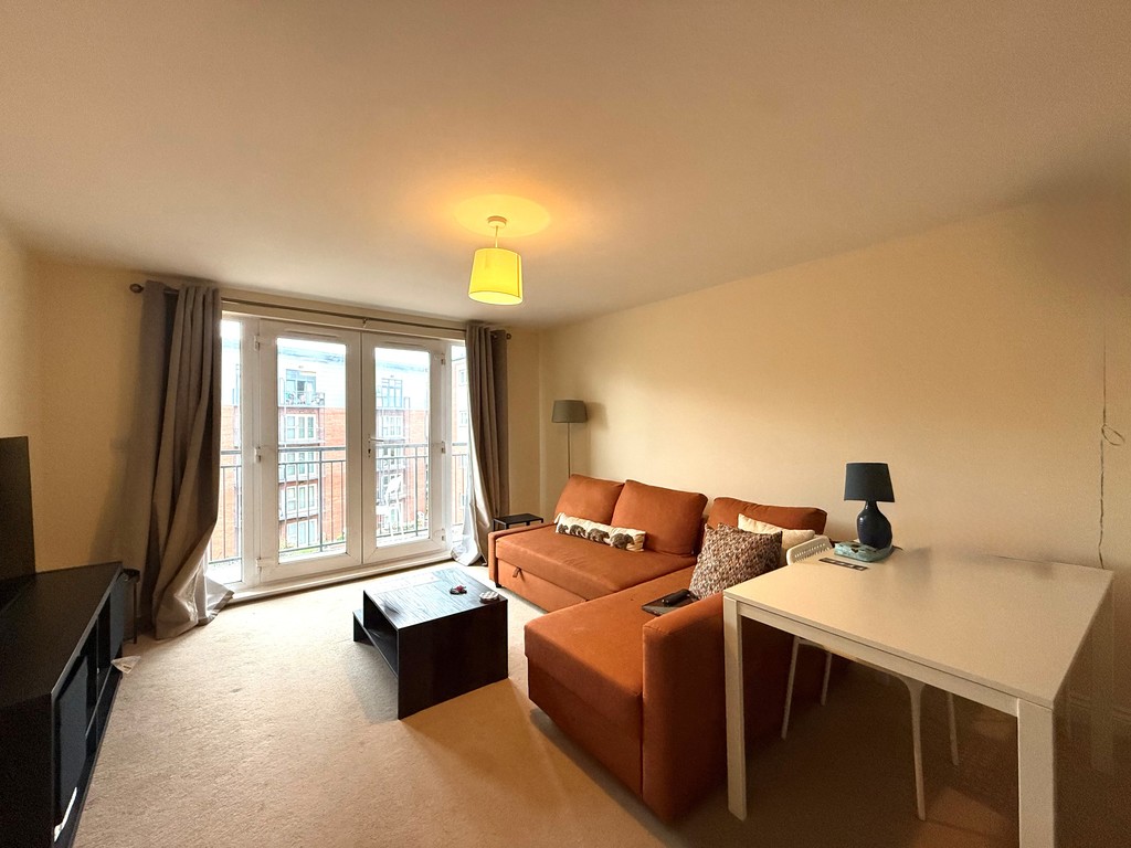 2 bed flat to rent in Constantine House, New North Road  - Property Image 2
