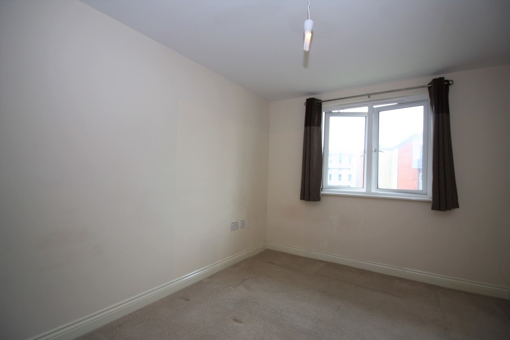 2 bed flat to rent in Constantine House, New North Road  - Property Image 4