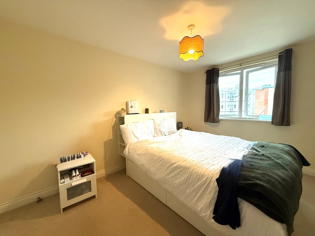 2 bed flat to rent in Constantine House, New North Road  - Property Image 5