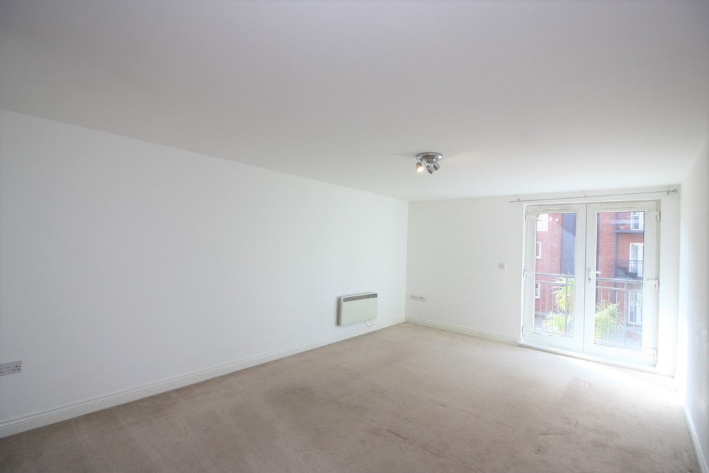 2 bed flat to rent in Julius House, New North Road 2